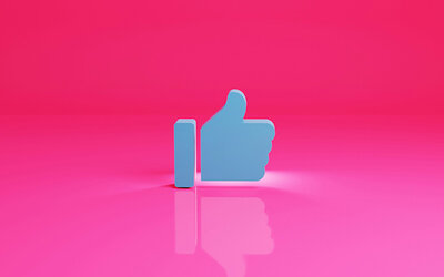 Ein Daumen-hoch-Zeichen auf rosa Hintergrund; Bild: Jackson Sophat auf Unsplash